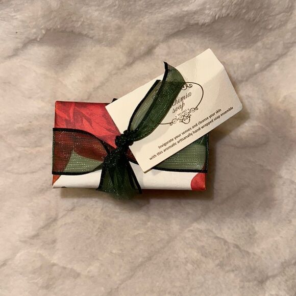 Alchimia Soap Rose Moisturizing Christmas Holiday Poinsettia Wrapped set 3 Soaps - Picture 2 of 5